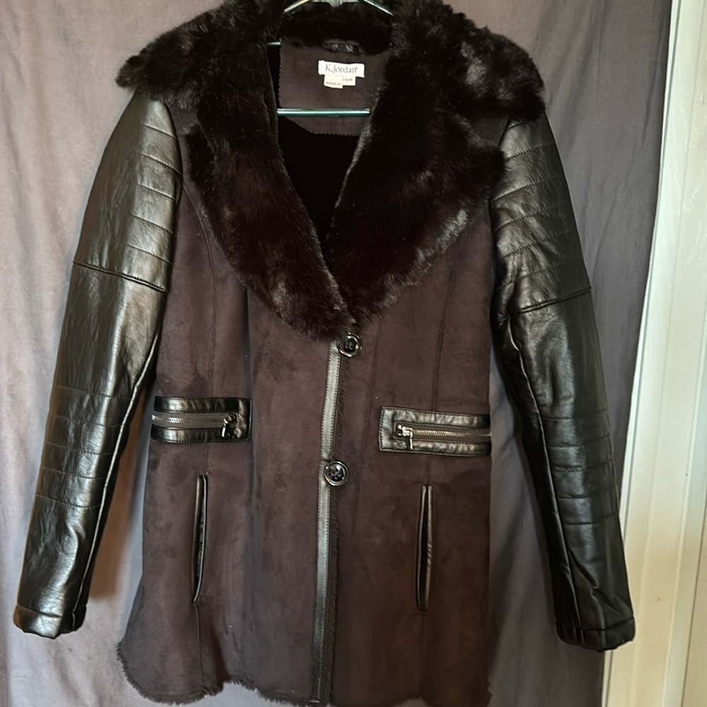Black K Jordan faux fur collar lightweight coat